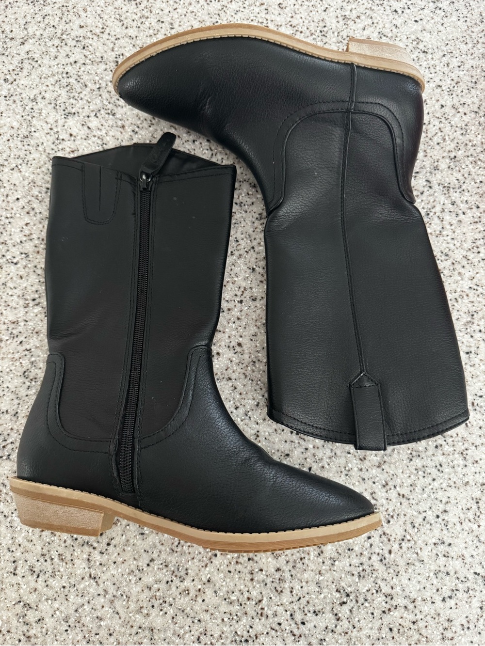 Girls black boots